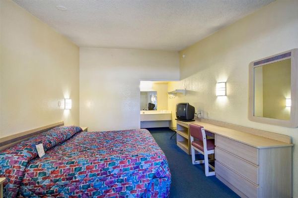 MOTEL 6 PINEHURST - ABERDEEN NC (Aberdeen)